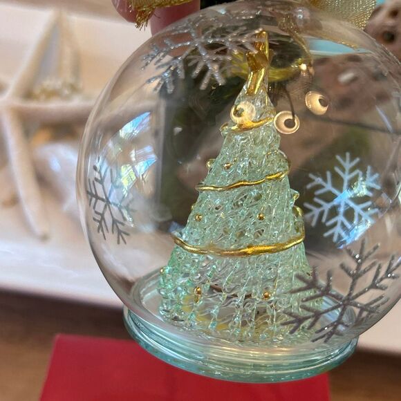 Lenox Vintage Christmas tree in Globe large Christmas ornament with gold detail - Picture 6 of 6